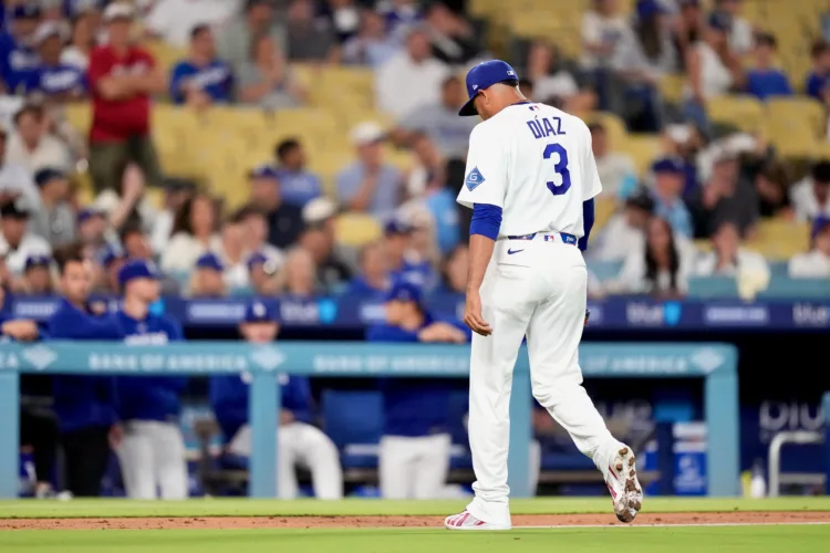 Another Dodgers bullpen meltdown leaves Roberts frustrated